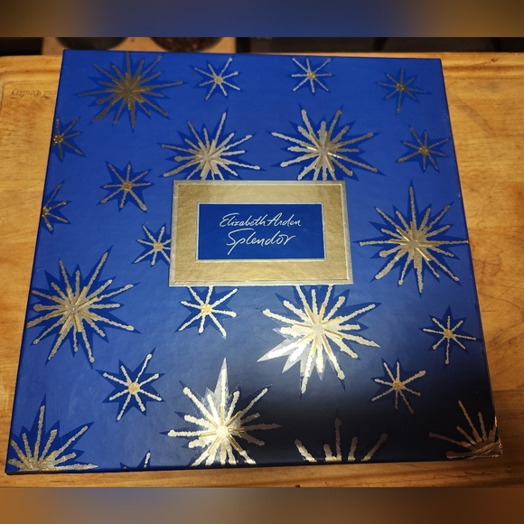 Elizabeth Arden Splendor Gift Set NIB - Picture 2 of 3